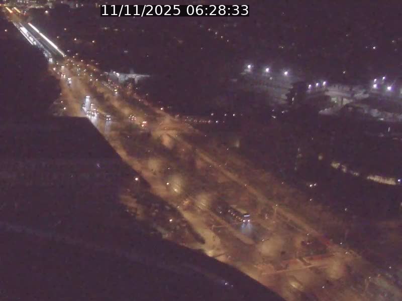 Webcam sur l'avenue John Fitzgerald Kennedy (N51) avec vue sur le Pont rouge (Pont Grande Duchesse Charlotte), l'arrêt Pfaffenthal et l'entrée du quartier Kirchberg