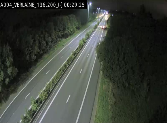 Webcam sur l'E411 à hauteur du pont surplombant la N40, à proximité de la sortie 26 Verlaine - Libramont-Chevigny. Vue orientée vers Namur