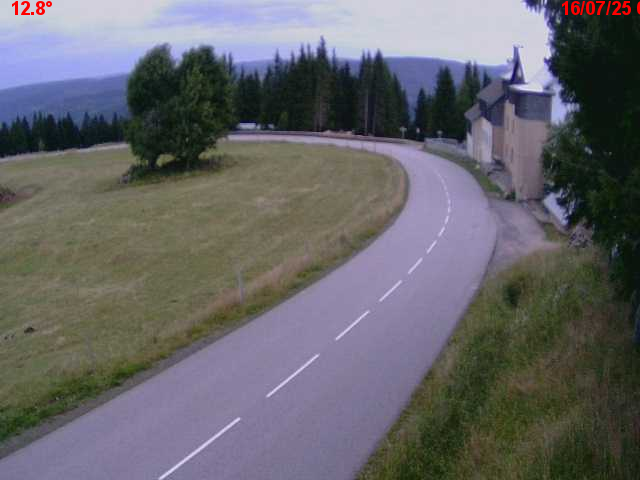 Webcam en haut du col du Ballon d'Alsace sur la D465 à 1075 mètres d'altitude dans les Vosges
