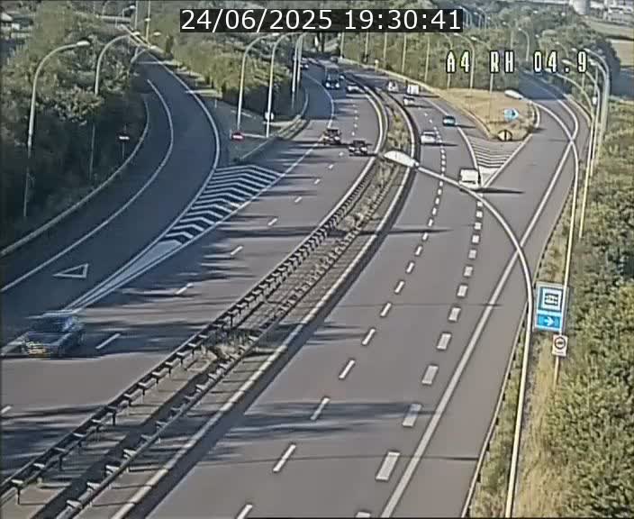 Traffic live webcam Luxembourg Leudelange - A4 - BK 4.9 - direction Luxembourg