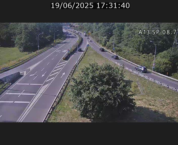 Traffic live webcam Luxembourg Jonction Lankelz - A13 direction Pétange - BK 8.7 