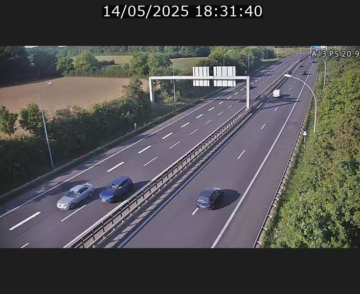 Traffic live webcam Luxembourg Croix de Bettembourg, rond-point d'Hellange - A13 direction Allemagne - BK 20.9