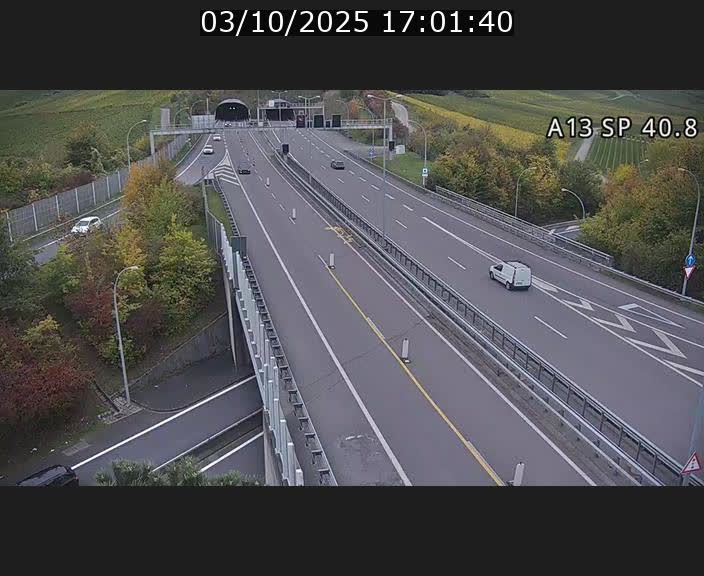 Webcam avec vue sur l'entrée côté allemand du tunnel Markusbierg à Schengen. Vue orientée vers le tunnel et Bettembourg