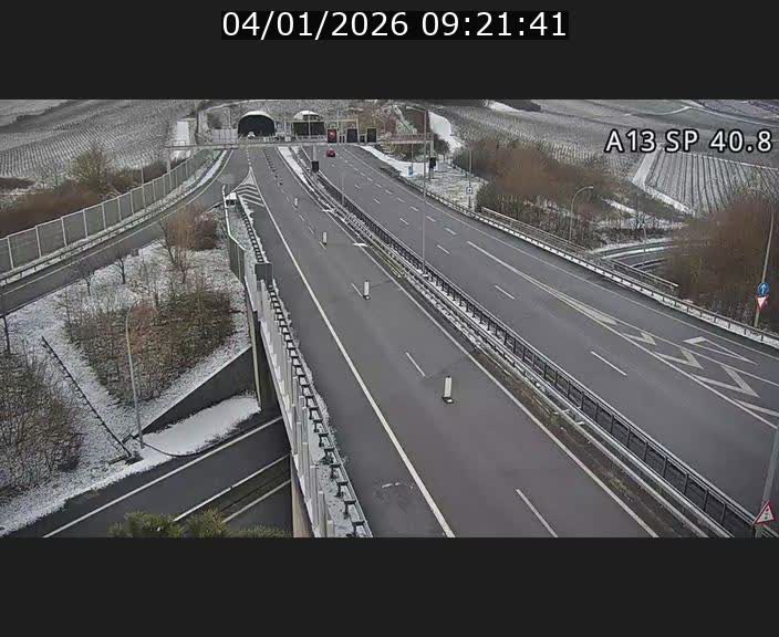 Webcam avec vue sur l'entrée côté allemand du tunnel Markusbierg à Schengen. Vue orientée vers le tunnel et Bettembourg