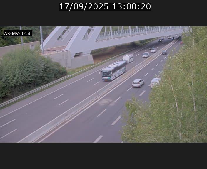 Webcam autoroute de la France (A3) au Luxembourg à Fentange, à proximité de la Croix de Gasperich. Vue orientée vers la Cloche d'Or