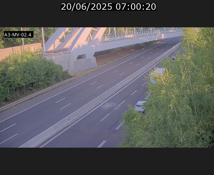 Webcam autoroute de la France (A3) au Luxembourg à Fentange, à proximité de la Croix de Gasperich. Vue orientée vers la Cloche d'Or