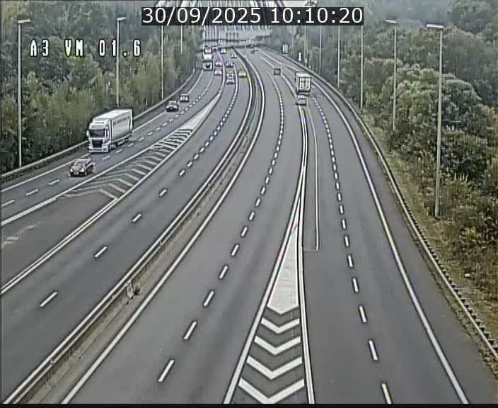 Traffic live webcam Luxembourg - Croix de Gasperich - A3 - BK 1.6 - direction France/Aire de Berchem
