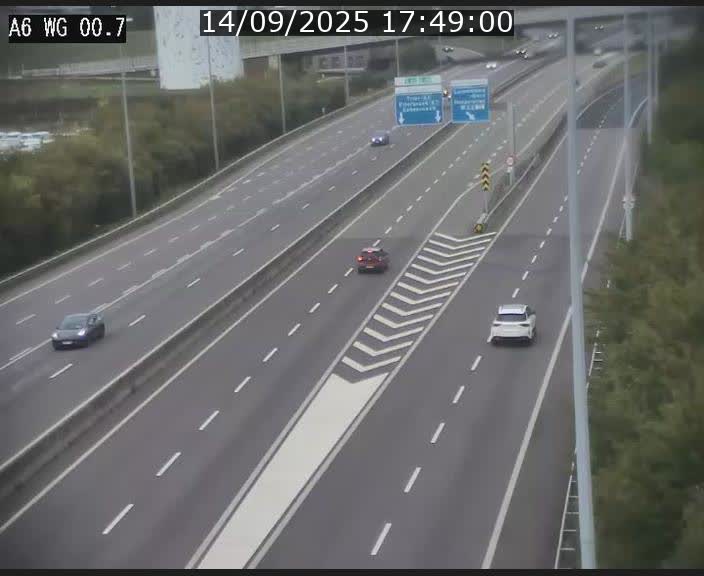 Traffic live webcam Luxembourg Croix de Cessange - A6 - BK 0.7 - direction A3 France
