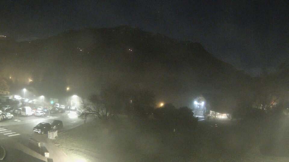 Webcam au niveau de la mairie du village du Bourg d'Oisans, aux pieds de l'Alpe d'Huez et aux portes du parc des Écrins