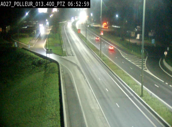 Webcam A27/E42 avec vue sur le parking de l'aire de Polleur, après le Viaduc de Polleur à Theux. Vue orientée vers Liège