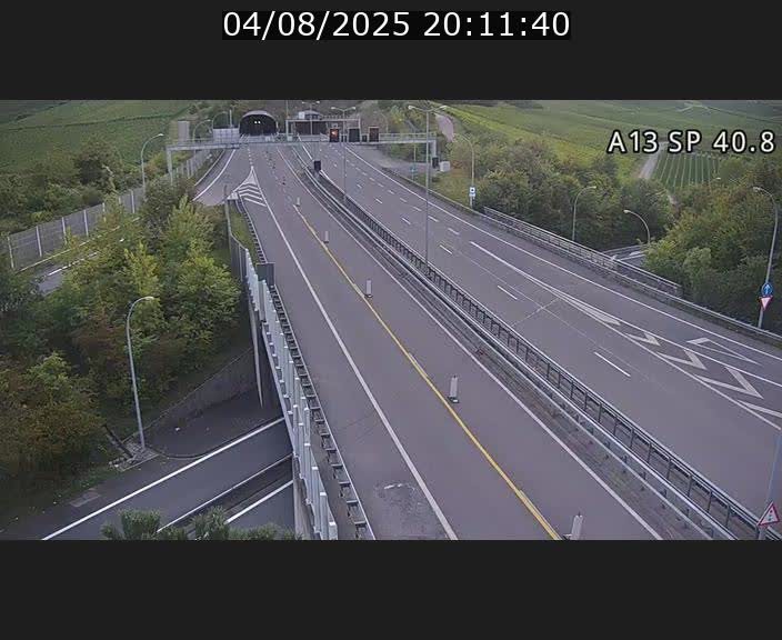 Webcam avec vue sur l'entrée côté allemand du tunnel Markusbierg à Schengen. Vue orientée vers le tunnel et Bettembourg