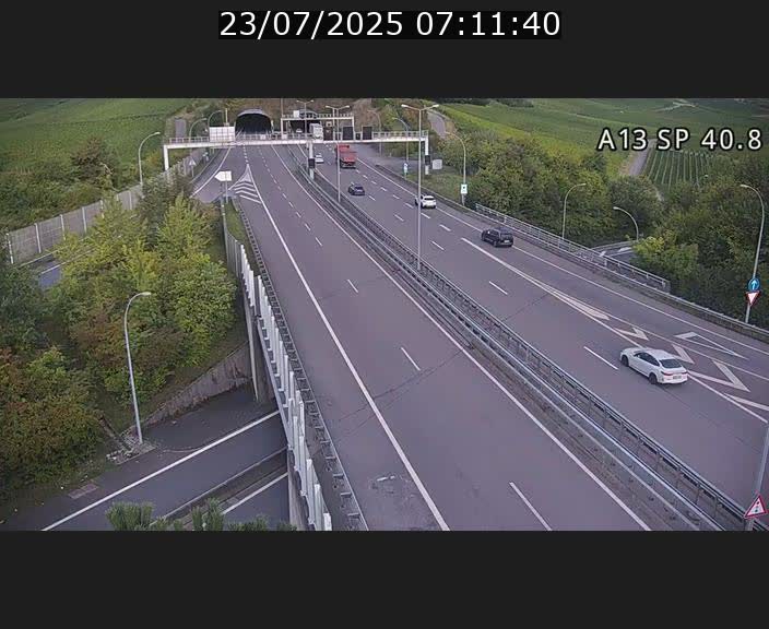 Webcam avec vue sur l'entrée côté allemand du tunnel Markusbierg à Schengen. Vue orientée vers le tunnel et Bettembourg
