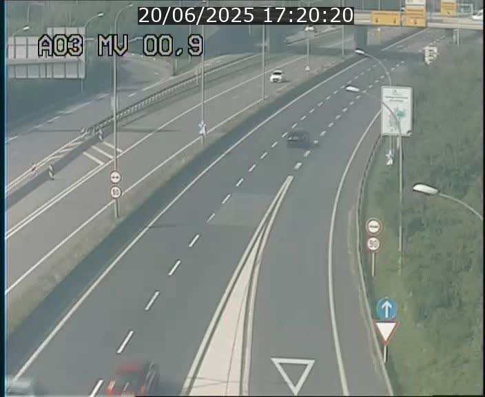 Traffic live webcam Luxembourg Croix de Gasperich - A3 - BK 0.4 - direction Luxembourg