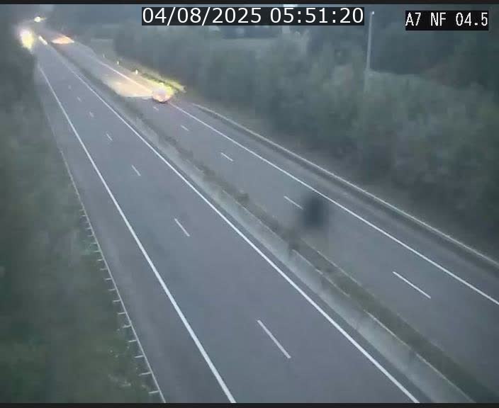 Caméra autoroute Luxembourg A7 - Passage à gibier Rëngelbour - direction Tunnel Grouft