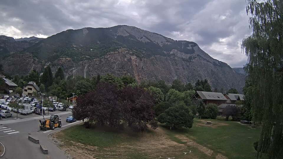 Webcam au niveau de la mairie du village du Bourg d'Oisans, aux pieds de l'Alpe d'Huez et aux portes du parc des Écrins