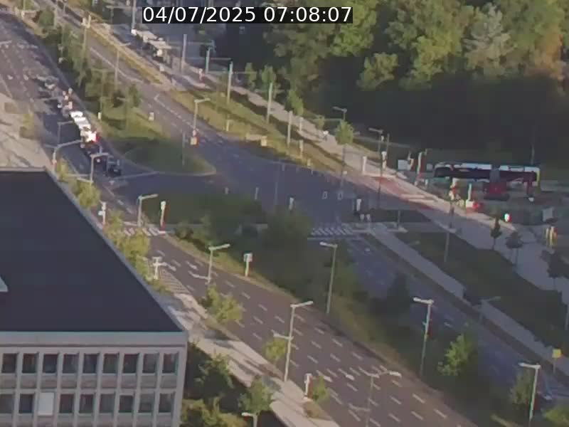 Webcam sur l'avenue John Fitzgerald Kennedy (N51) avec vue sur le Pont rouge (Pont Grande Duchesse Charlotte), l'arrêt Pfaffenthal et l'entrée du quartier Kirchberg