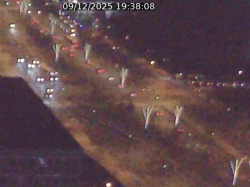 Webcam sur l'avenue John Fitzgerald Kennedy (N51) avec vue sur le Pont rouge (Pont Grande Duchesse Charlotte), l'arrêt Pfaffenthal et l'entrée du quartier Kirchberg