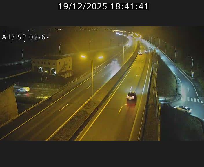 Traffic live webcam Luxembourg Sanem - A13 direction Pétange - BK 2.6
