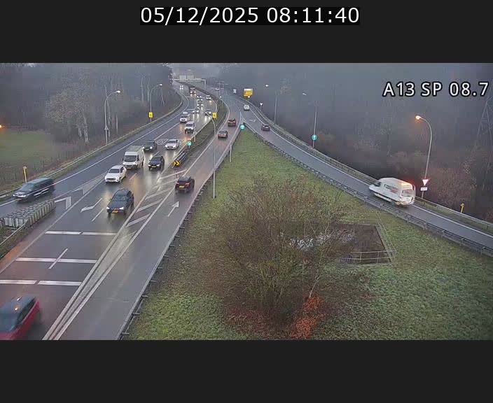 Traffic live webcam Luxembourg Jonction Lankelz - A13 direction Pétange - BK 8.7 