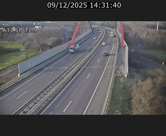 Traffic live webcam Luxembourg Kayl - A13 direction Esch-sur-Alzette/Luxembourg-ville - BK 13.9