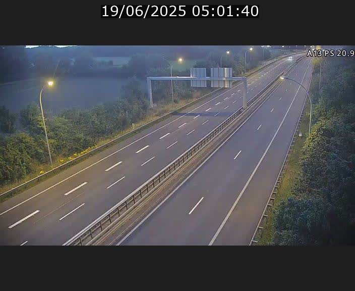 Traffic live webcam Luxembourg Croix de Bettembourg, rond-point d'Hellange - A13 direction Allemagne - BK 20.9