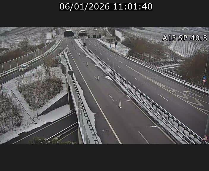 Webcam avec vue sur l'entrée côté allemand du tunnel Markusbierg à Schengen. Vue orientée vers le tunnel et Bettembourg
