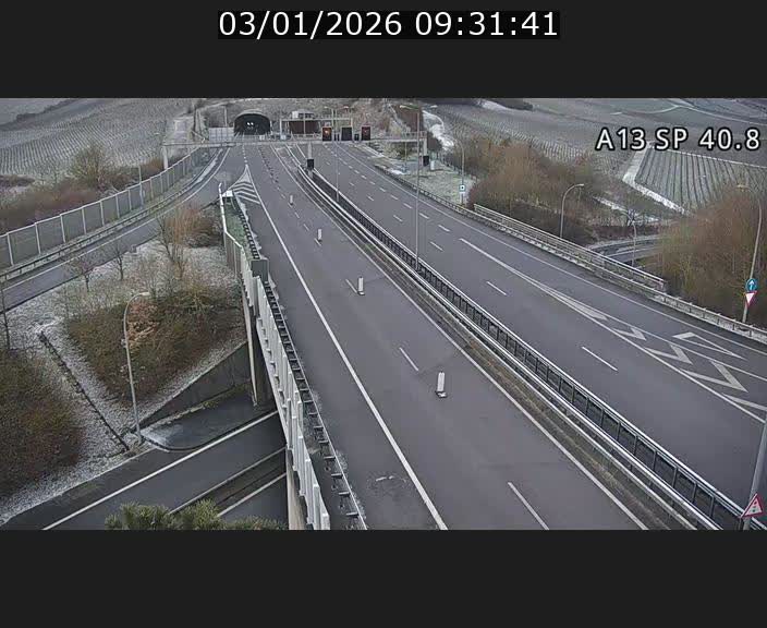 Webcam avec vue sur l'entrée côté allemand du tunnel Markusbierg à Schengen. Vue orientée vers le tunnel et Bettembourg