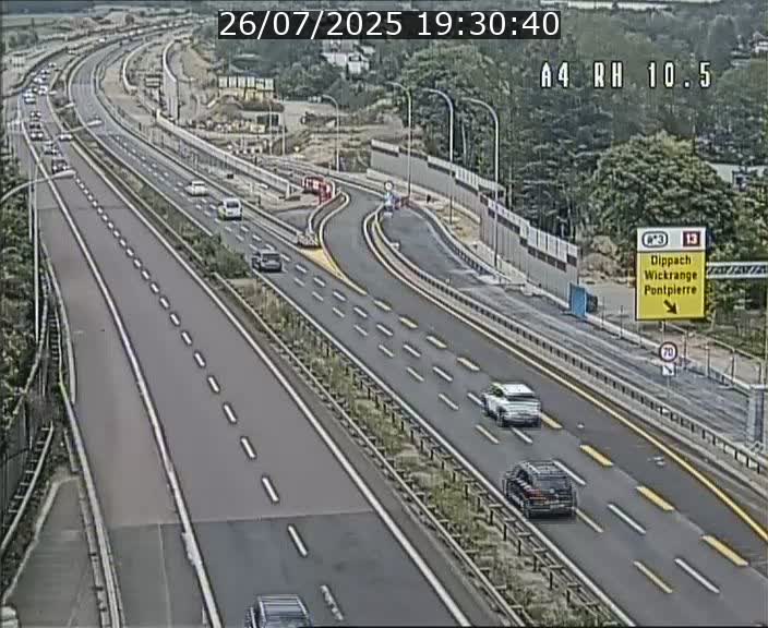 Traffic live webcam Luxembourg Pontpierre - A4 - BK 10.5 - direction Luxembourg
