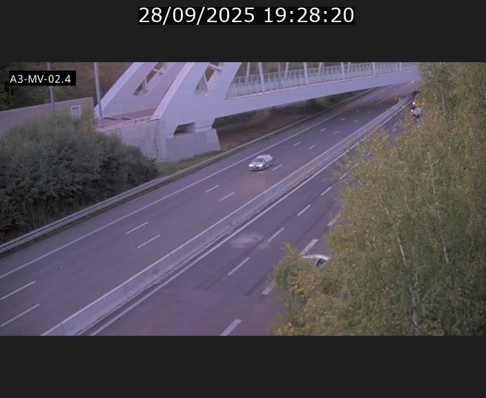 Webcam autoroute de la France (A3) au Luxembourg à Fentange, à proximité de la Croix de Gasperich. Vue orientée vers la Cloche d'Or