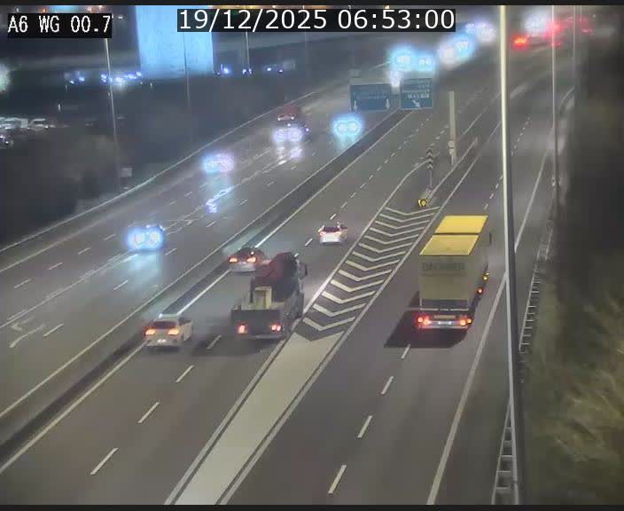 Traffic live webcam Luxembourg Croix de Cessange - A6 - BK 0.7 - direction A3 France