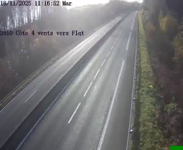 Webcam sur la D910 située dans la Côte des 4 vents. Vue orientée vers le haut de la côte, vers Faulquemont