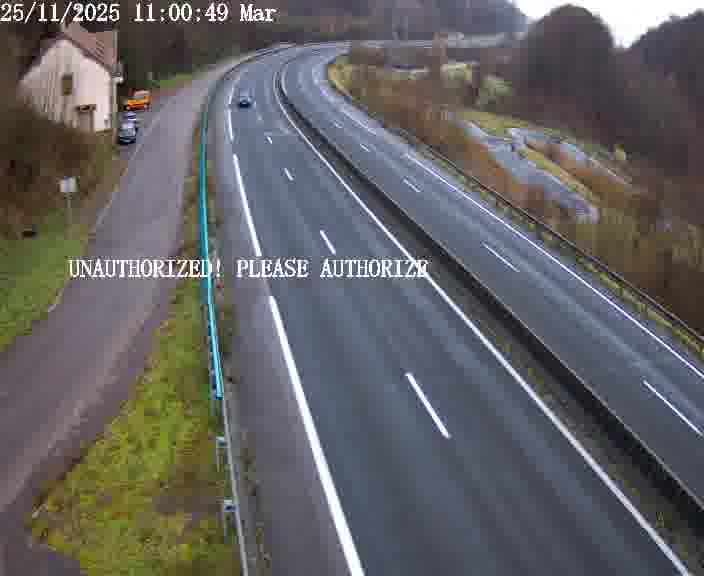 Webcam sur la D910 située dans la Côte des 4 vents. Vue orientée vers le bas, vers Saint-Avold.