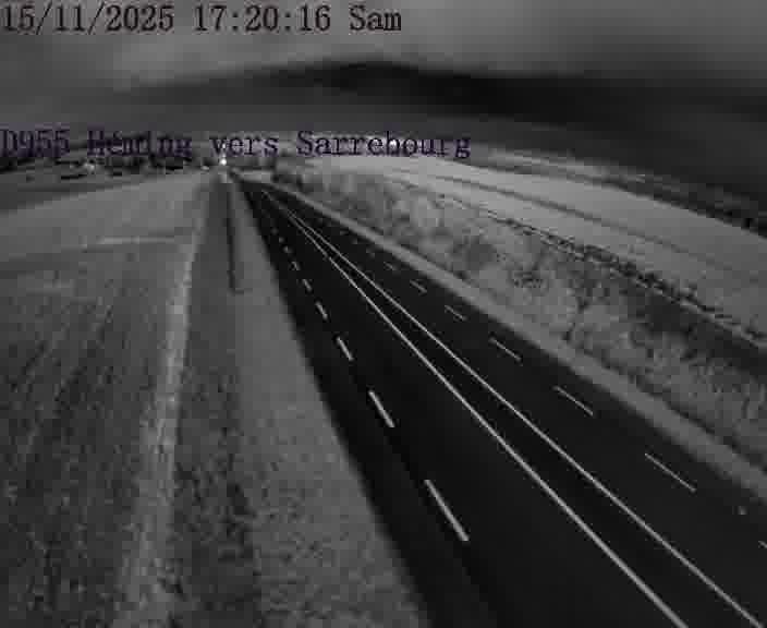 Caméra routière située sur D955 (France) à Heming, orientée vers Sarrebourg, surveillant en continu la circulation locale et régionale.