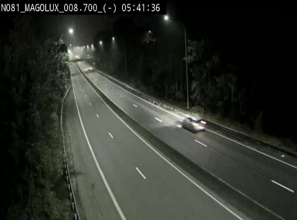 Webcam sur la N81 (E411) à hauteur de la jonction avec la N883. Vue orientée vers Arlon