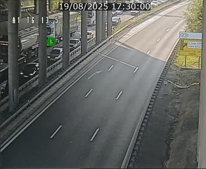 Traffic live webcam Luxembourg Senningen - A1 direction Luxembourg - BK 13.5