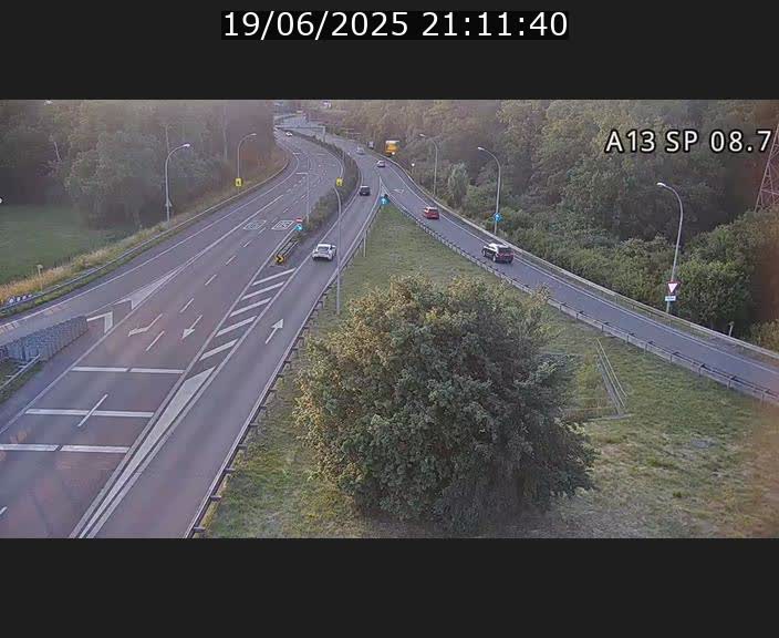 Traffic live webcam Luxembourg Jonction Lankelz - A13 direction Pétange - BK 8.7 