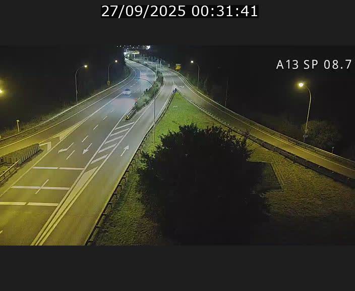 Traffic live webcam Luxembourg Jonction Lankelz - A13 direction Pétange - BK 8.7 