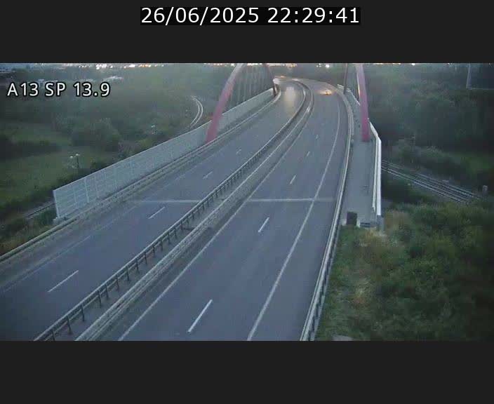 Traffic live webcam Luxembourg Kayl - A13 direction Esch-sur-Alzette/Luxembourg-ville - BK 13.9