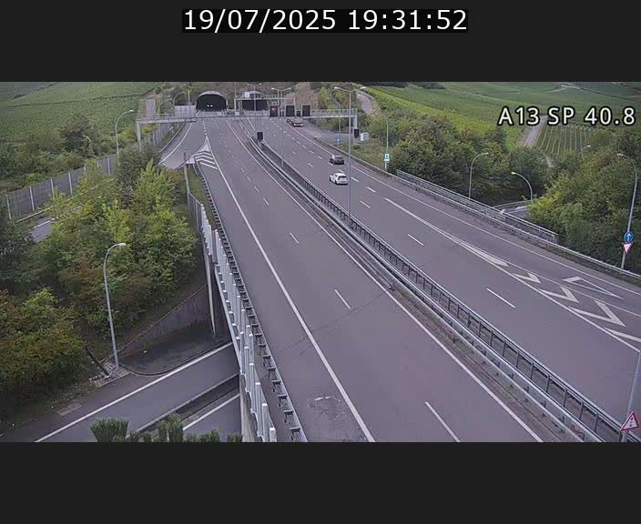 Webcam avec vue sur l'entrée côté allemand du tunnel Markusbierg à Schengen. Vue orientée vers le tunnel et Bettembourg