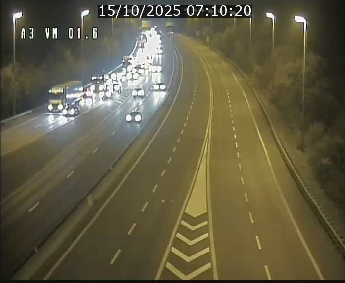 Traffic live webcam Luxembourg - Croix de Gasperich - A3 - BK 1.6 - direction France/Aire de Berchem