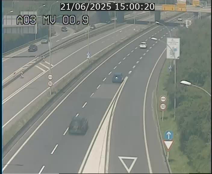 Traffic live webcam Luxembourg Croix de Gasperich - A3 - BK 0.4 - direction Luxembourg