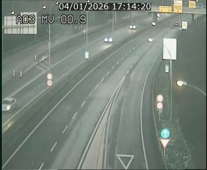 Traffic live webcam Luxembourg Croix de Gasperich - A3 - BK 0.4 - direction Luxembourg