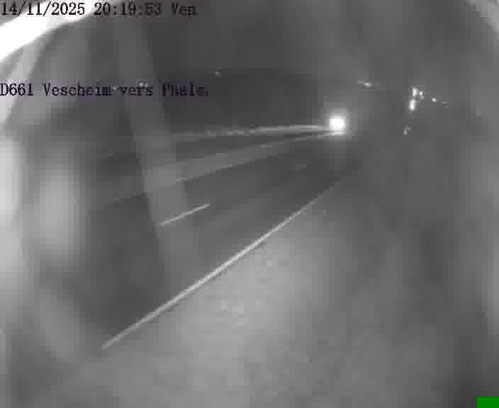 Caméra routière située sur D661 (France) à Vescheim, orientée vers Phalsbourg, surveillant en continu la circulation locale et régionale.