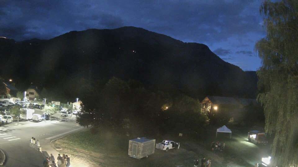Webcam au niveau de la mairie du village du Bourg d'Oisans, aux pieds de l'Alpe d'Huez et aux portes du parc des Écrins