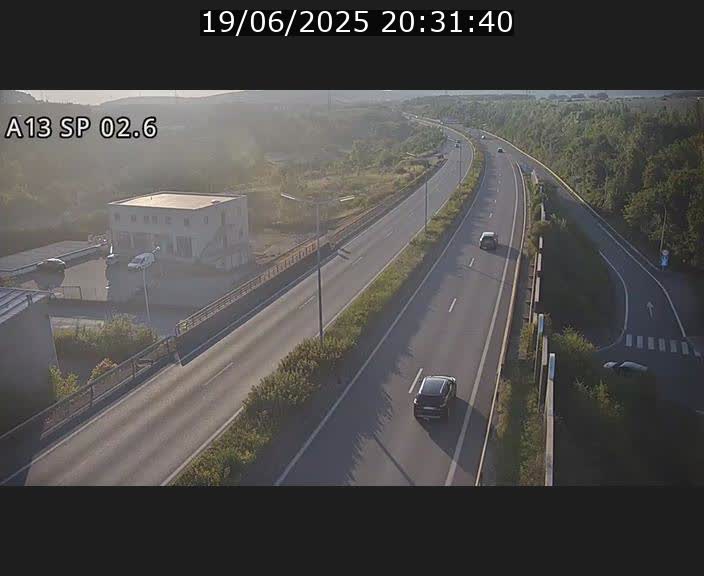Traffic live webcam Luxembourg Sanem - A13 direction Pétange - BK 2.6