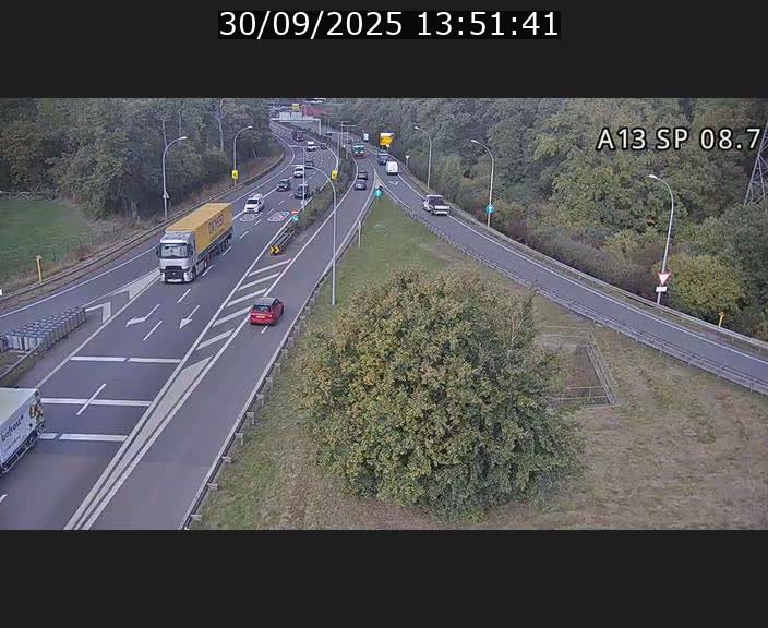 Traffic live webcam Luxembourg Jonction Lankelz - A13 direction Pétange - BK 8.7 