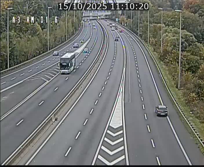 Traffic live webcam Luxembourg - Croix de Gasperich - A3 - BK 1.6 - direction France/Aire de Berchem