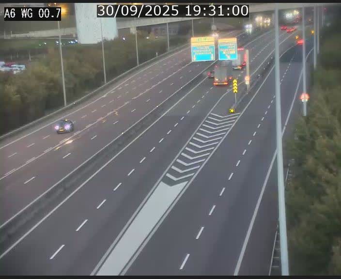 Traffic live webcam Luxembourg Croix de Cessange - A6 - BK 0.7 - direction A3 France