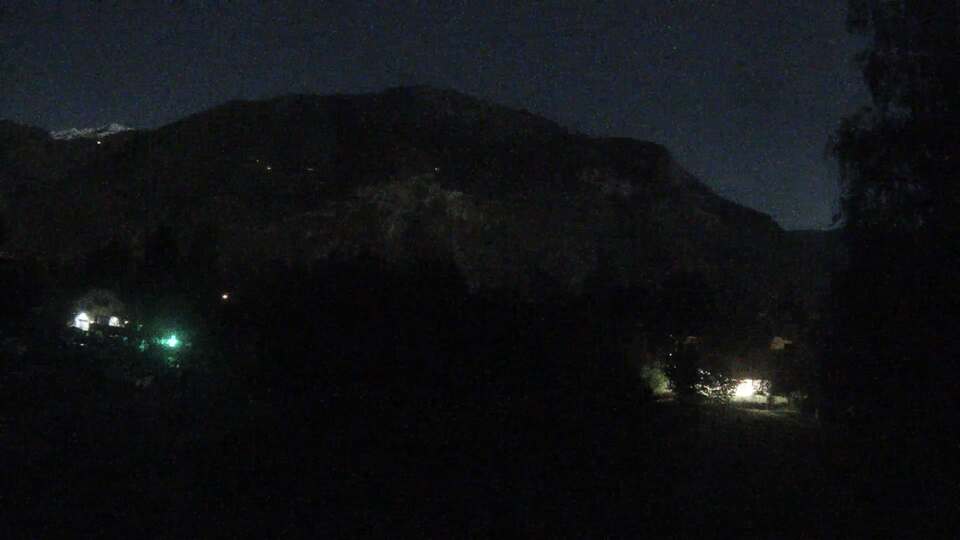 Webcam au niveau de la mairie du village du Bourg d'Oisans, aux pieds de l'Alpe d'Huez et aux portes du parc des Écrins