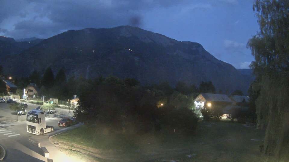 Webcam au niveau de la mairie du village du Bourg d'Oisans, aux pieds de l'Alpe d'Huez et aux portes du parc des Écrins